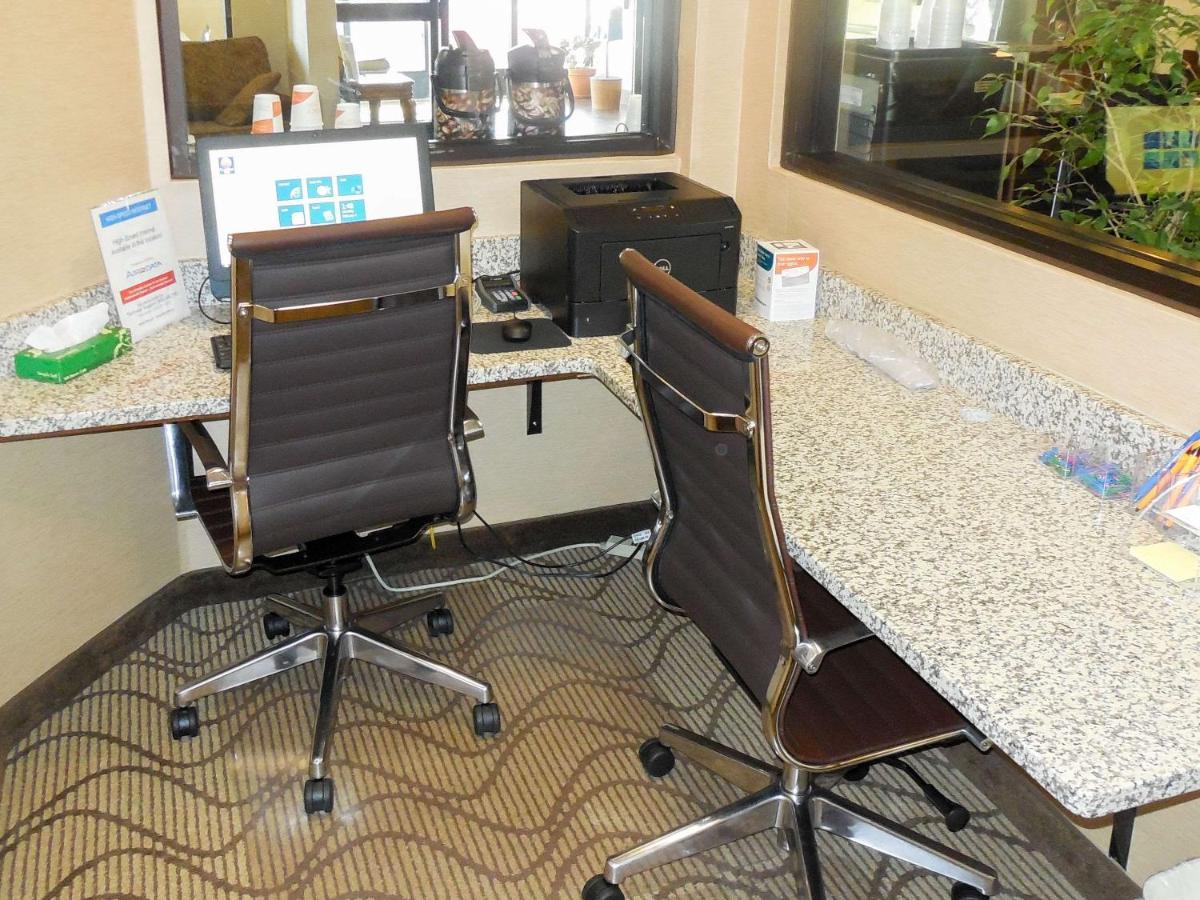 Giles Hotel Inn And Suites Pulaski Экстерьер фото