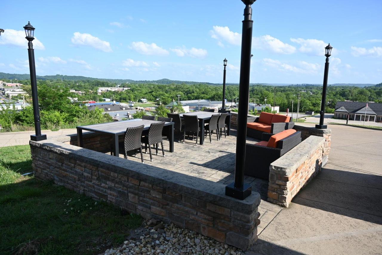 Giles Hotel Inn And Suites Pulaski Экстерьер фото