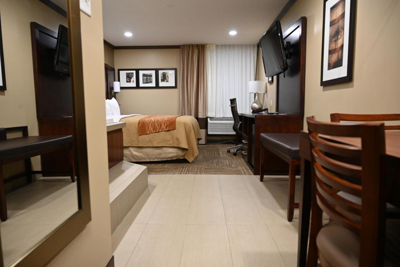 Giles Hotel Inn And Suites Pulaski Экстерьер фото