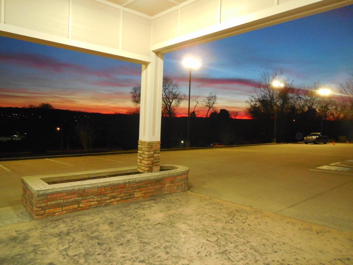 Giles Hotel Inn And Suites Pulaski Экстерьер фото