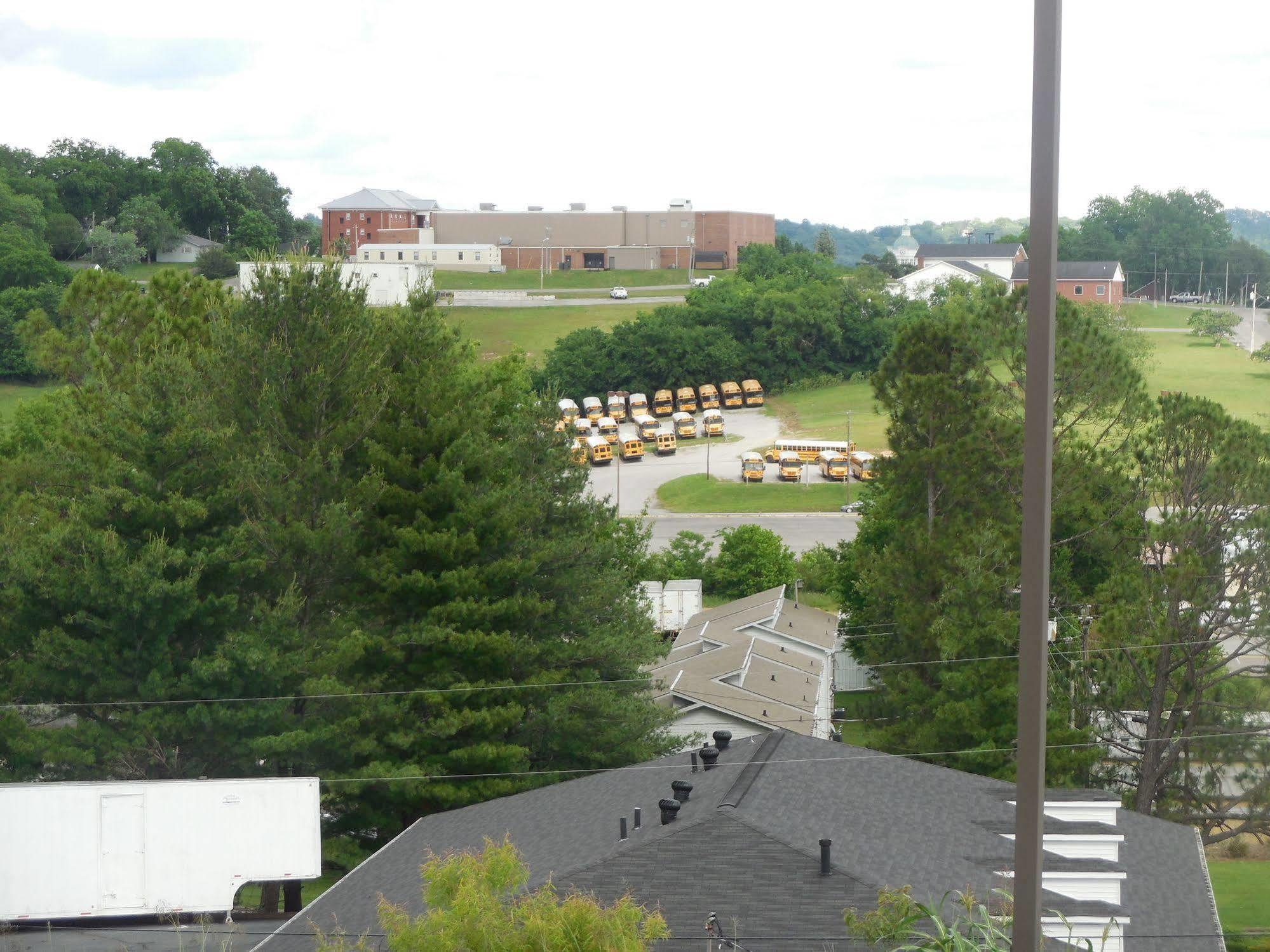 Giles Hotel Inn And Suites Pulaski Экстерьер фото