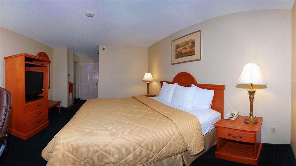 Giles Hotel Inn And Suites Pulaski Экстерьер фото